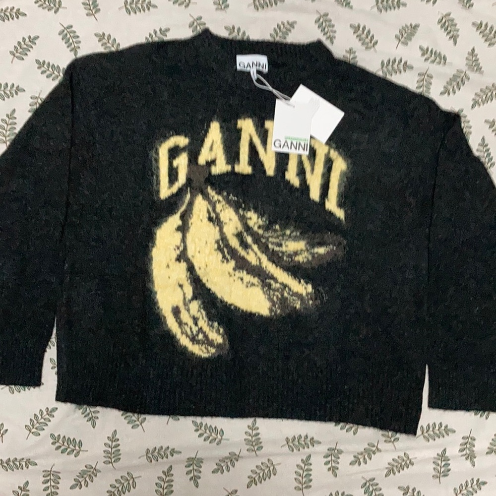 Women’s Black Banana Graphic sweater size large